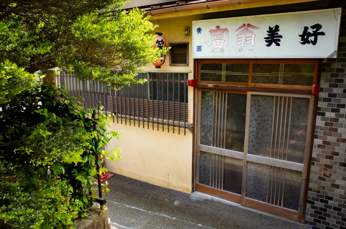 closed tokyo bar