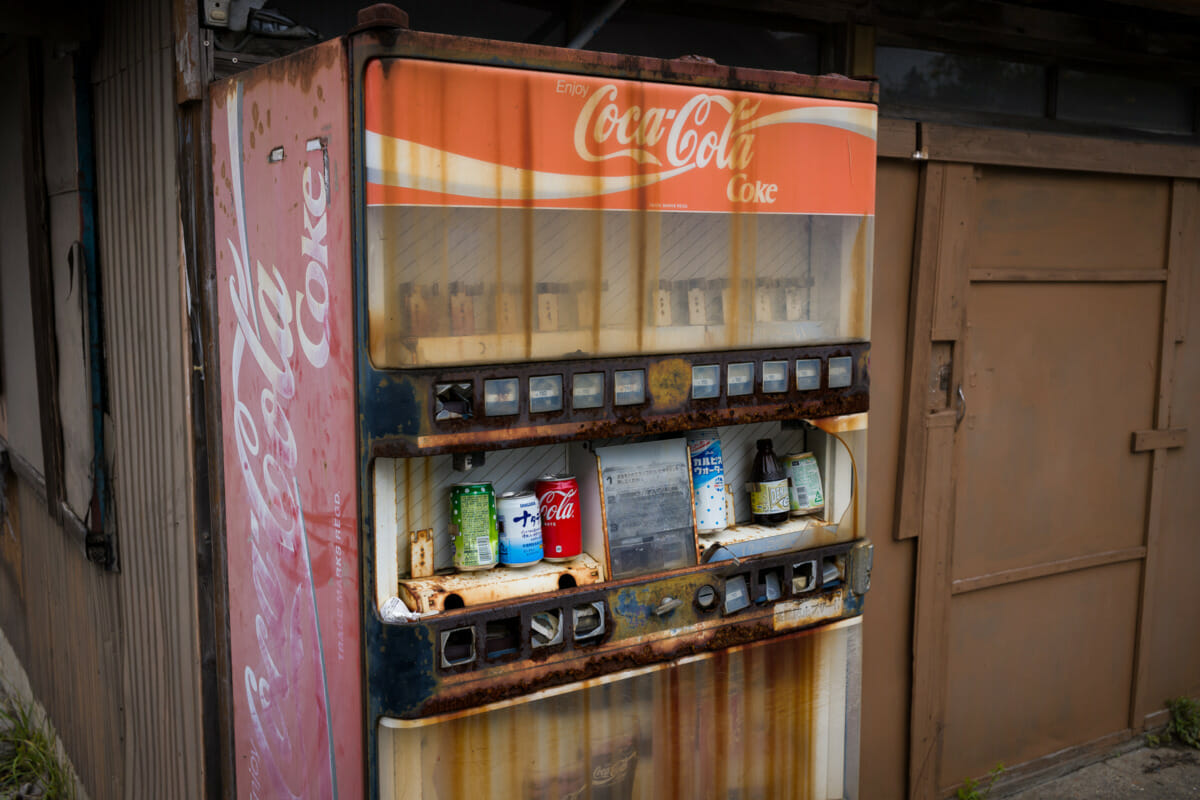 a decayed Japanese Coca-Cola vending machine