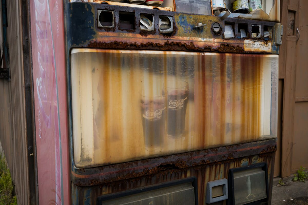 a decayed Japanese Coca-Cola vending machine