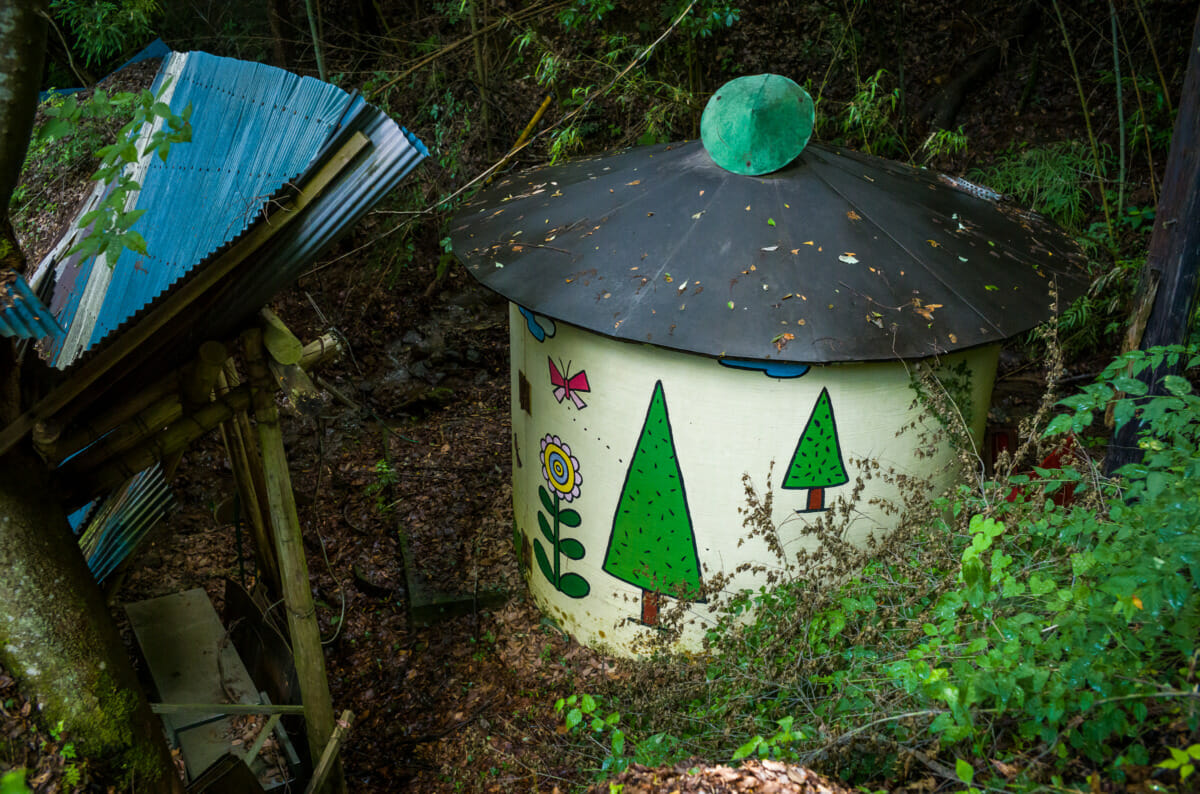 abandoned cabins in the Japanese countryside