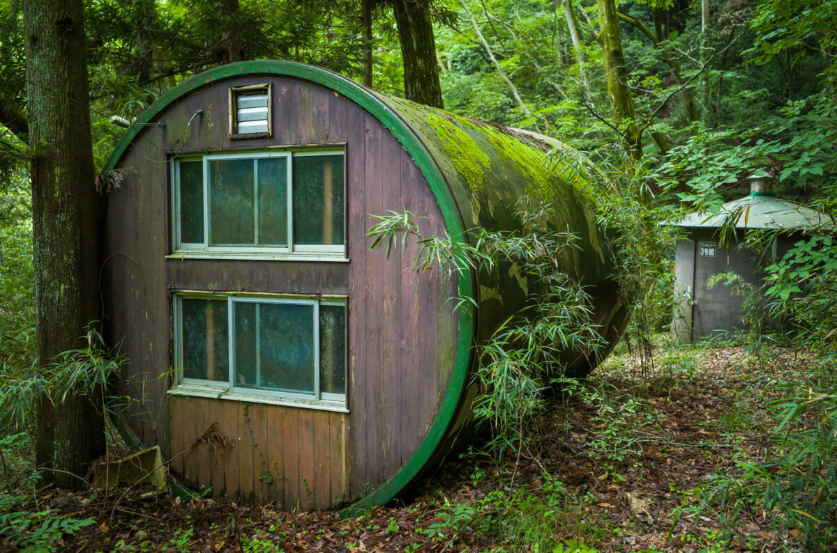 abandoned cabins in the Japanese countryside