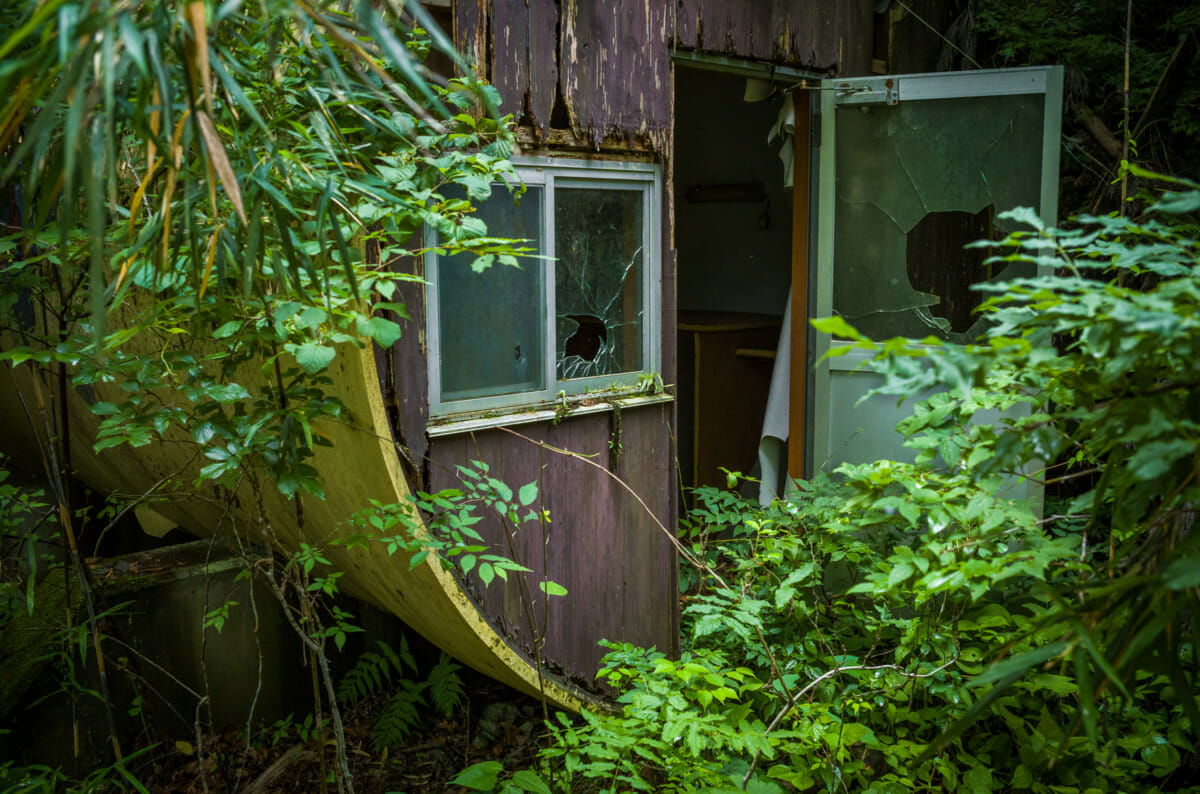 abandoned cabins in the Japanese countryside