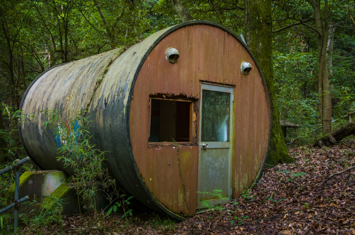 abandoned cabins in the Japanese countryside