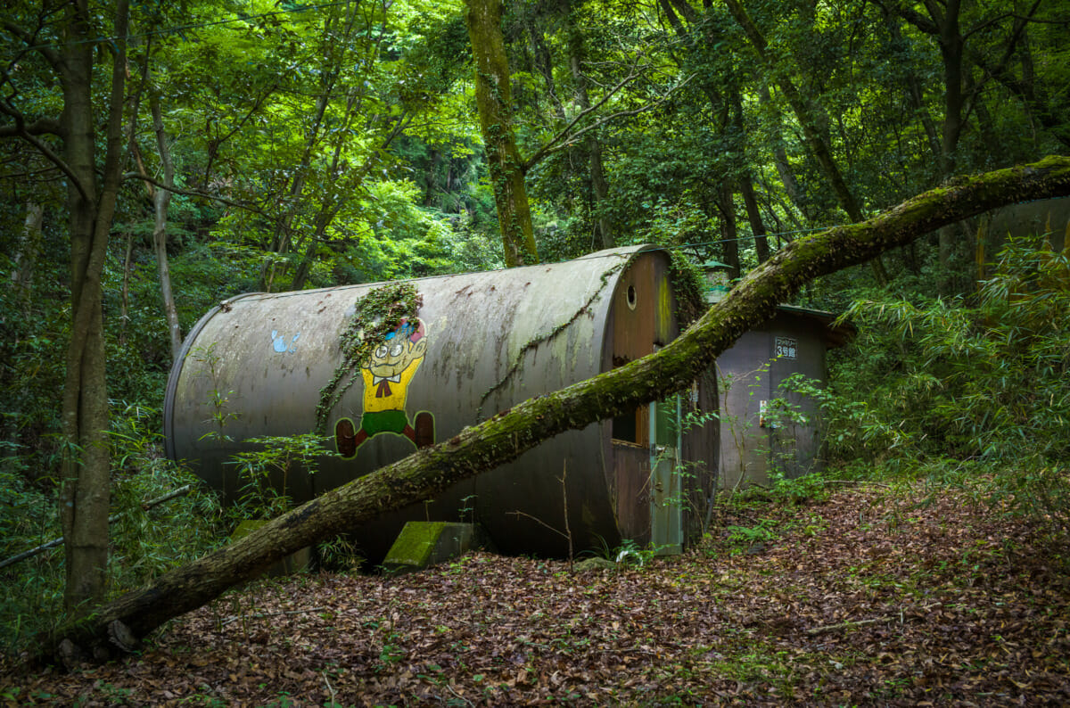 abandoned cabins in the Japanese countryside