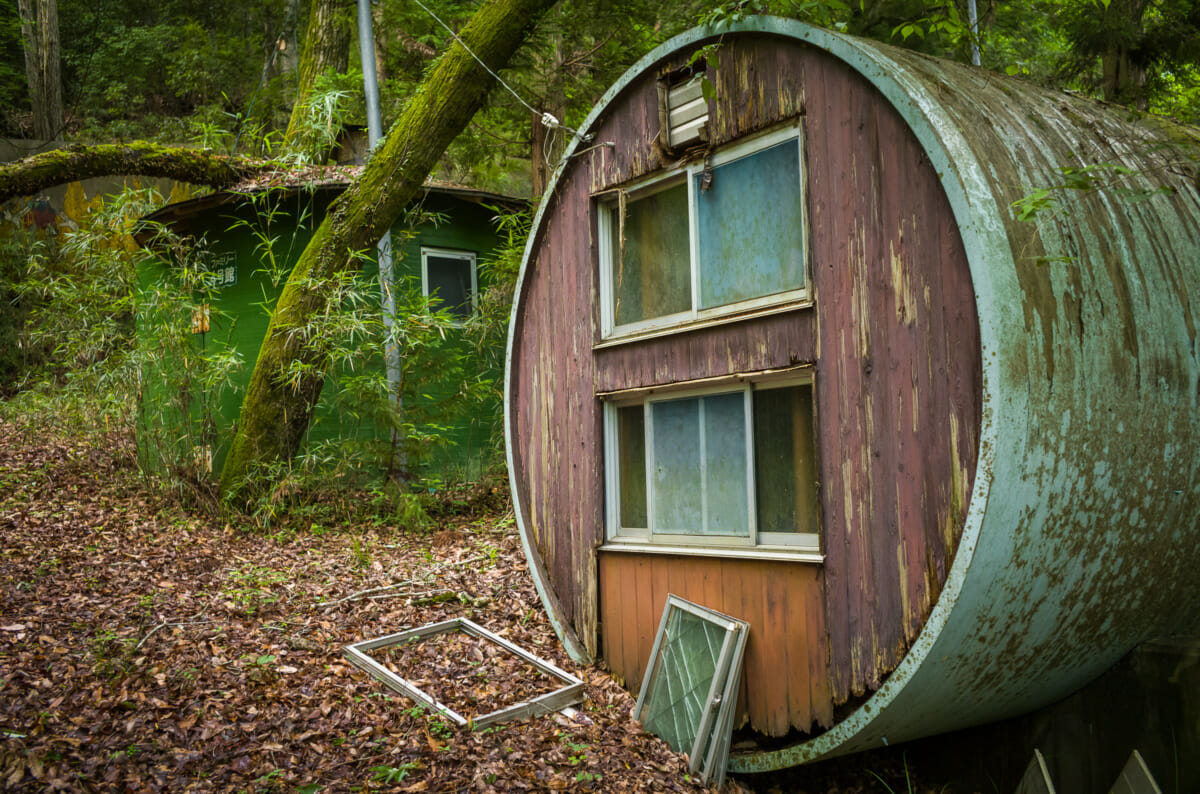 abandoned cabins in the Japanese countryside