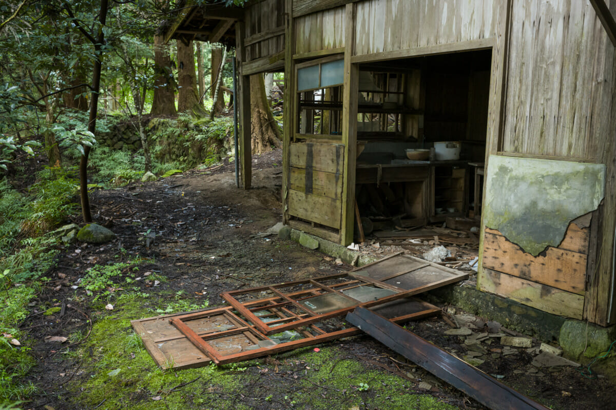 An abandoned Japanese hamlet in the mountains