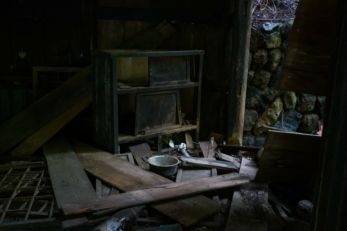 An abandoned Japanese hamlet in the mountains