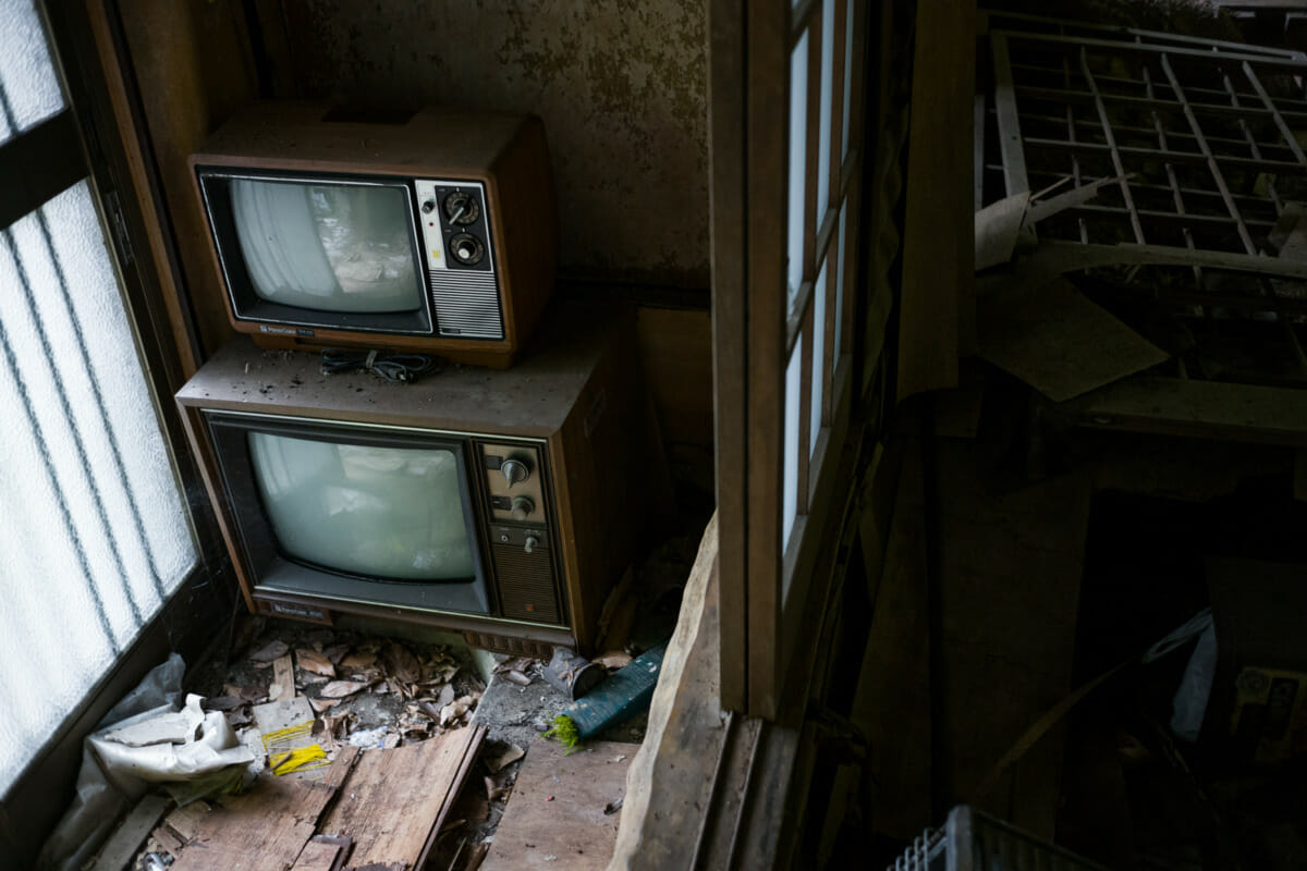 An abandoned Japanese hamlet in the mountains