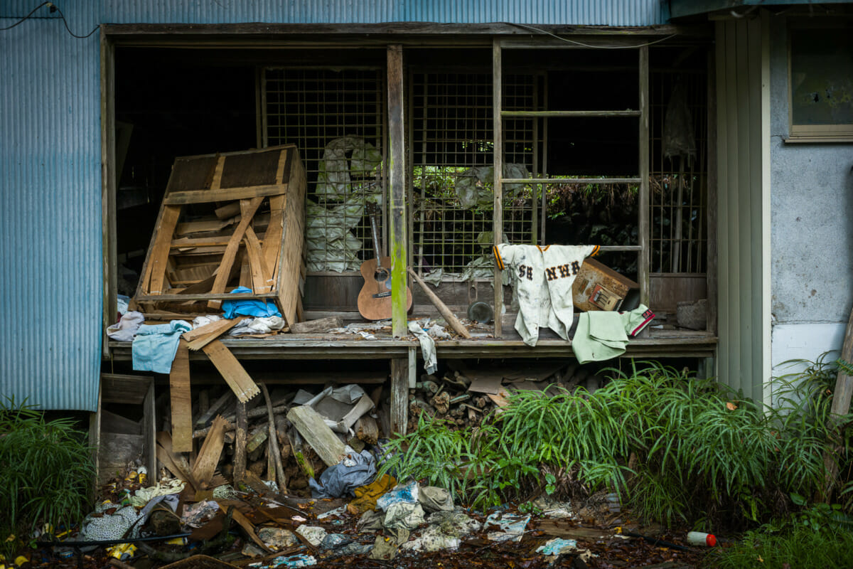 An abandoned Japanese hamlet in the mountains