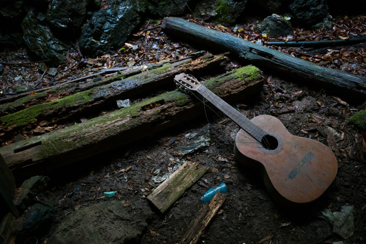 An abandoned Japanese hamlet in the mountains