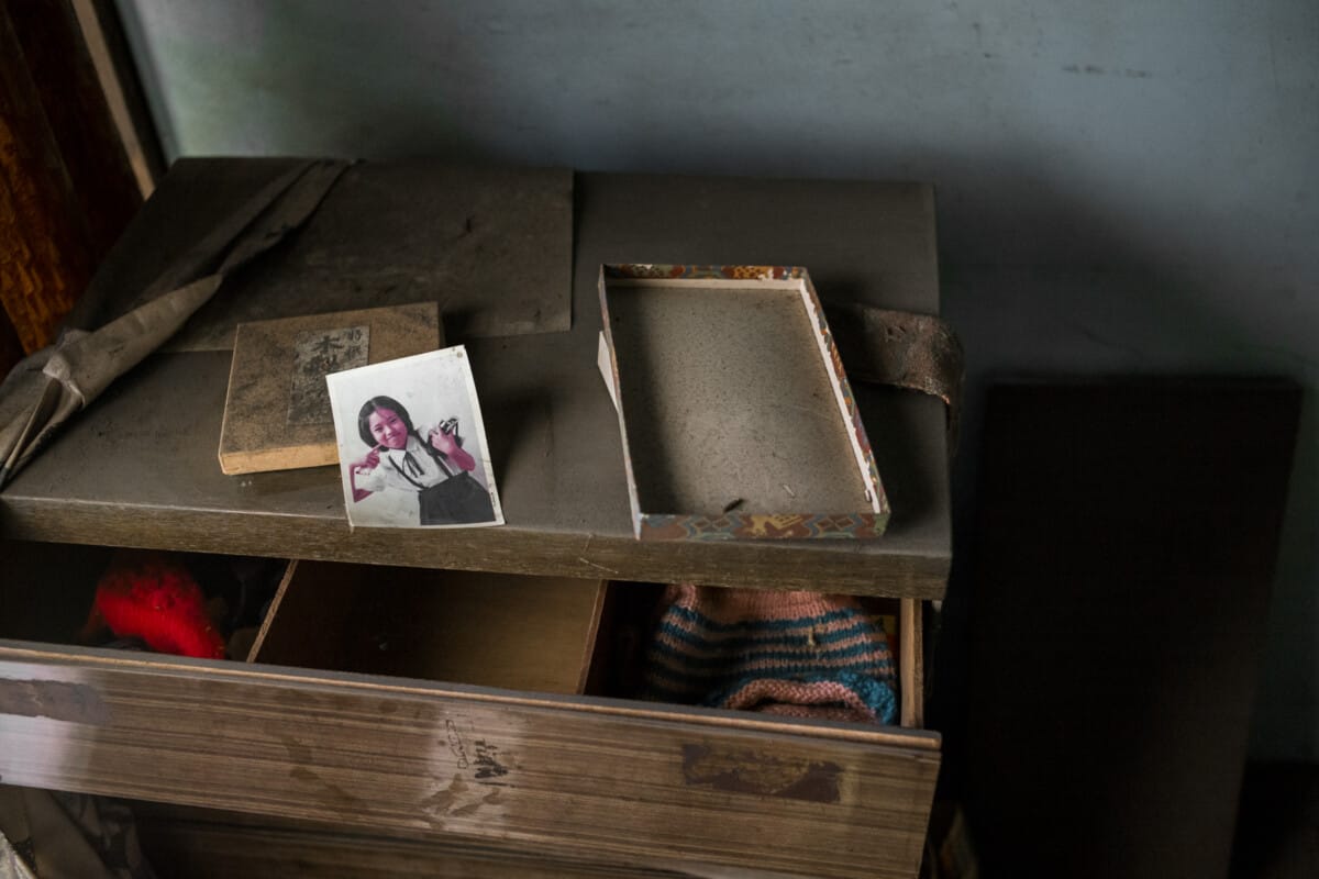 The disappearance of a dark and abandoned old Tokyo house
