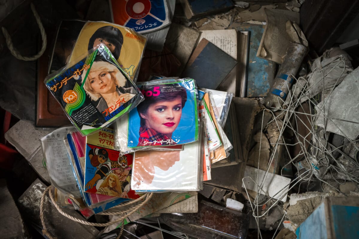 The disappearance of a dark and abandoned old Tokyo house