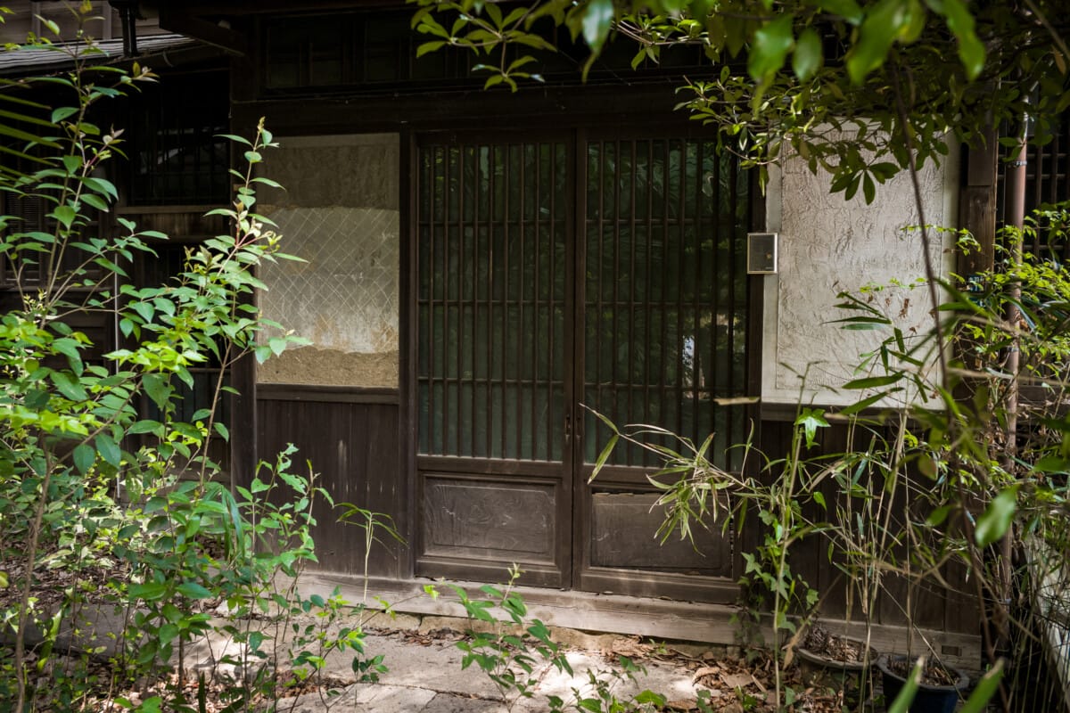 The disappearance of a dark and abandoned old Tokyo house