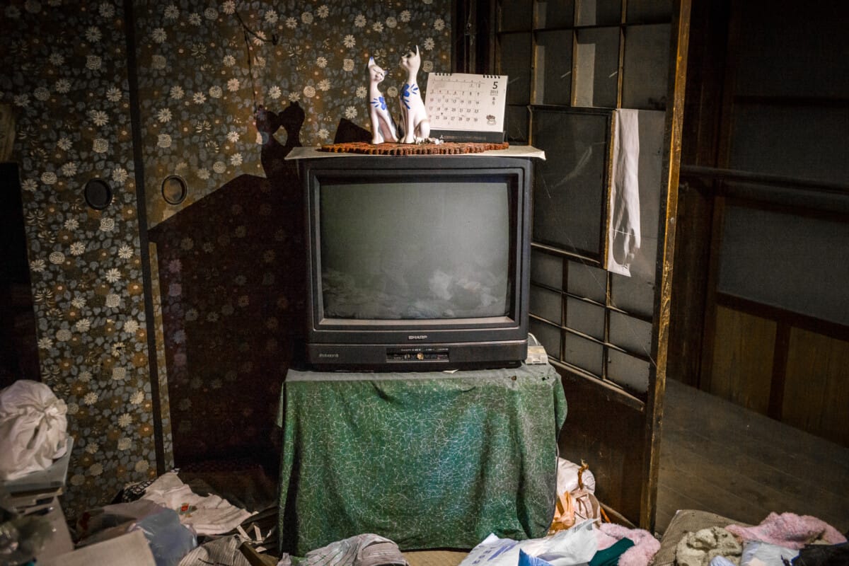 The disappearance of a dark and abandoned old Tokyo house