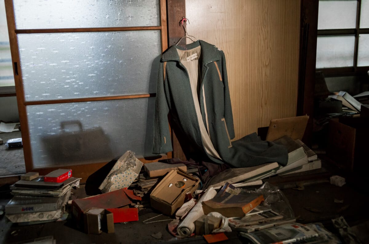 The disappearance of a dark and abandoned old Tokyo house