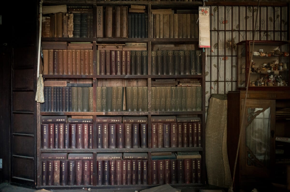 The disappearance of a dark and abandoned old Tokyo house