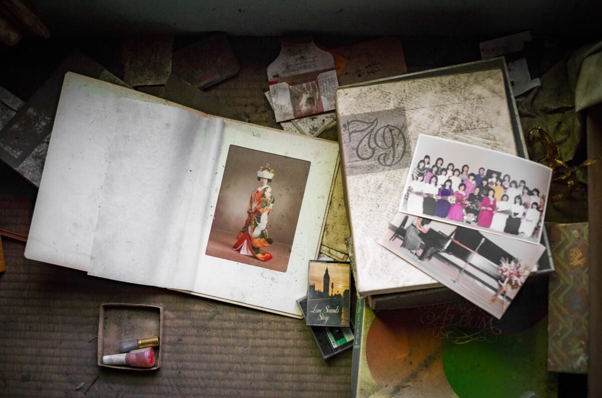 The disappearance of a dark and abandoned old Tokyo house