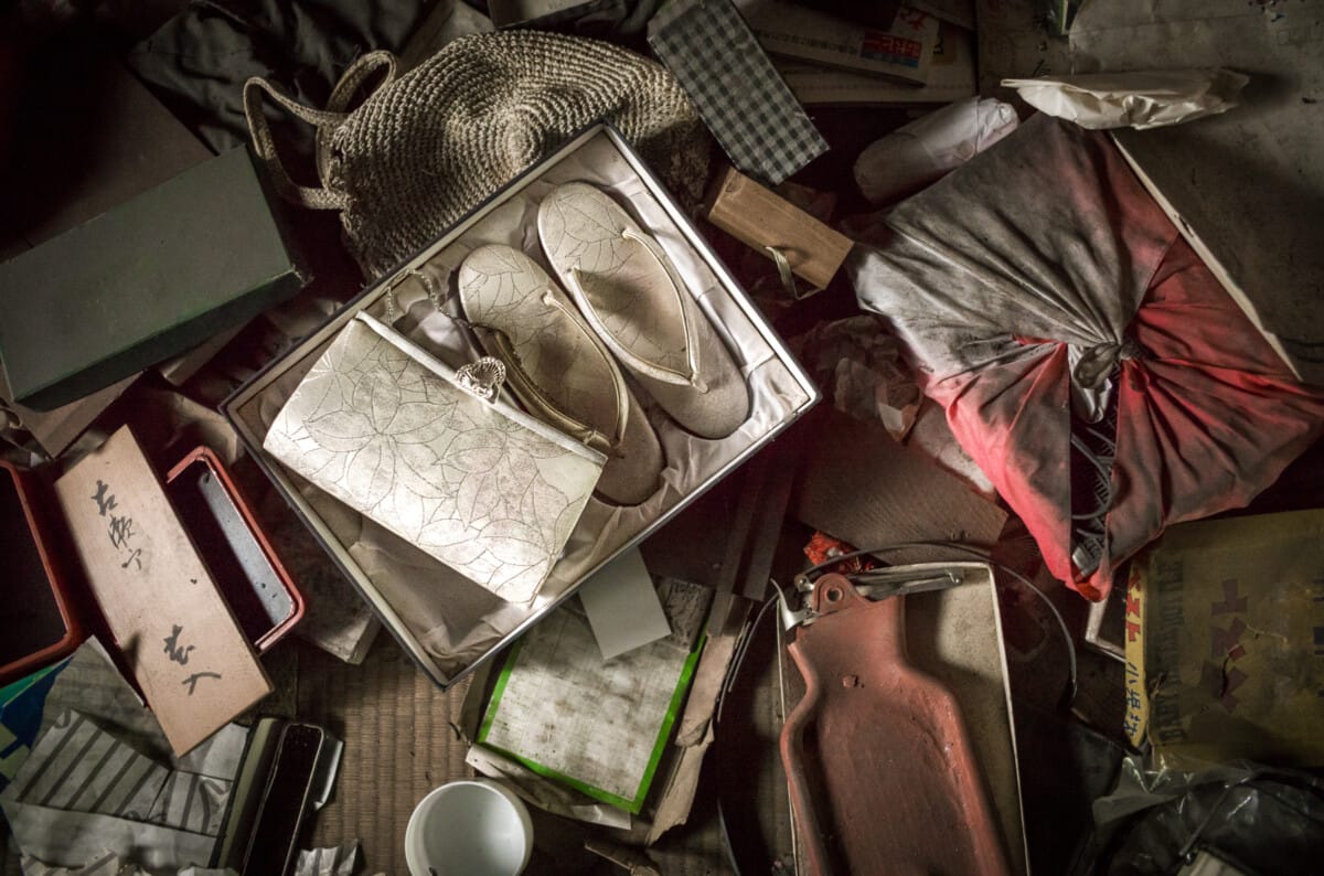 The disappearance of a dark and abandoned old Tokyo house