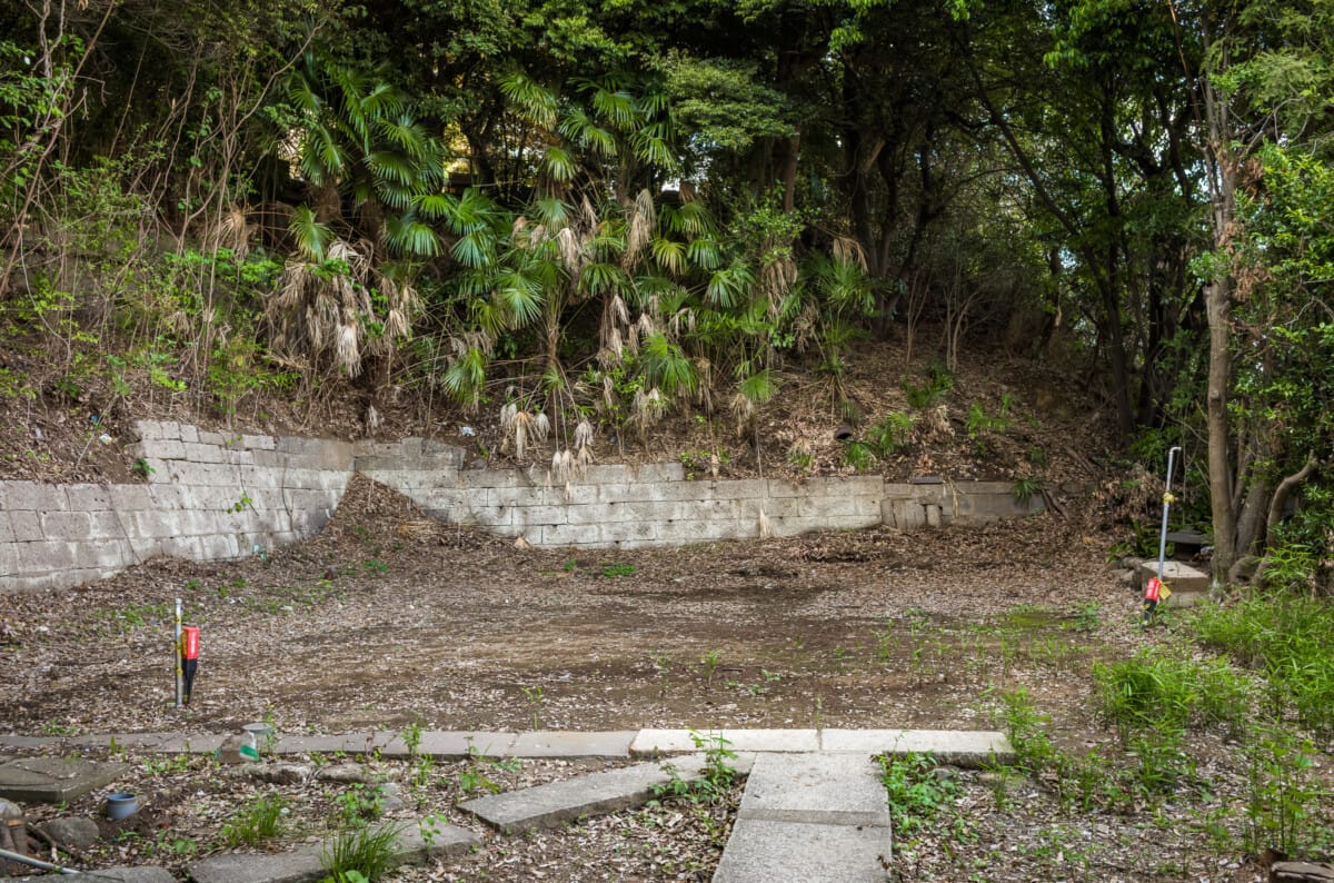 The disappearance of a dark and abandoned old Tokyo house