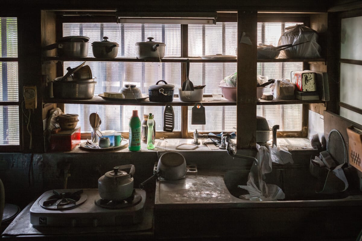 The disappearance of a dark and abandoned old Tokyo house