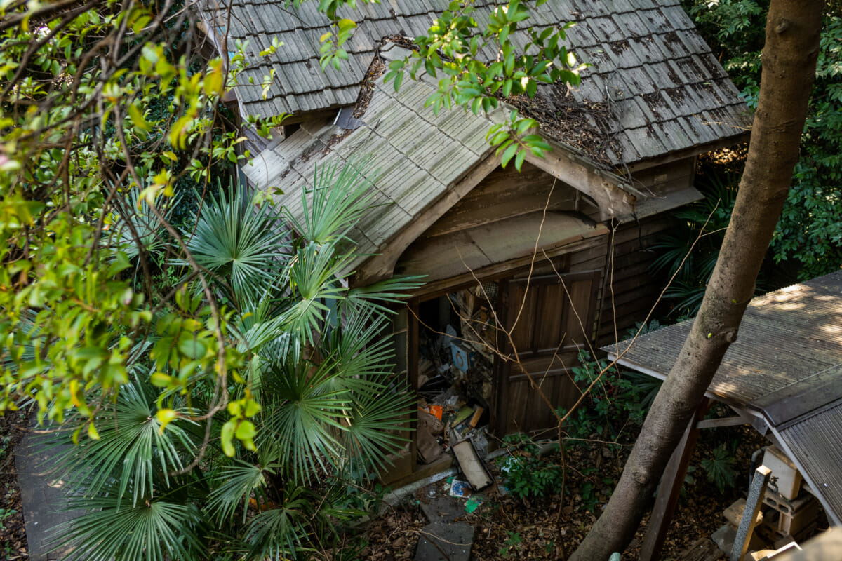 dark and abandoned old Tokyo house