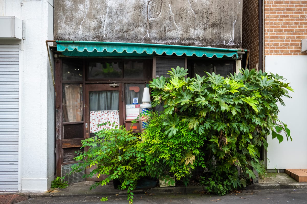 old school Tokyo barber shops