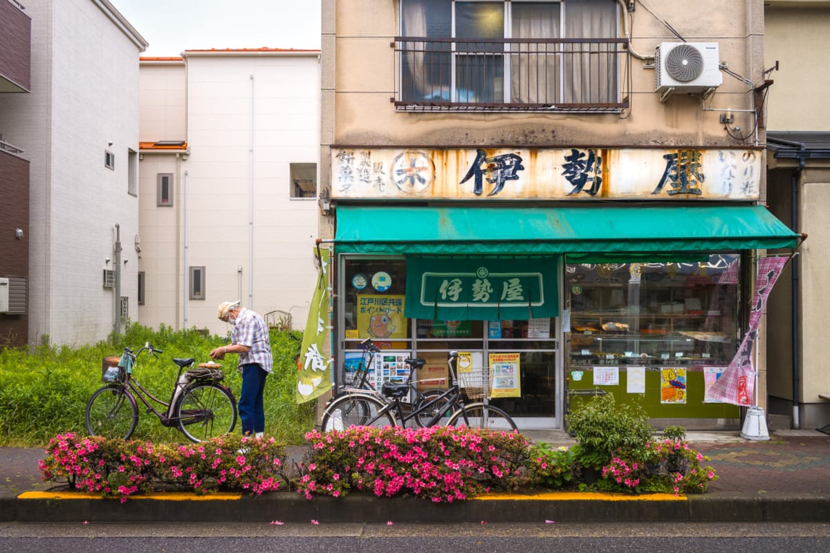 The colours of old Tokyo in the rain