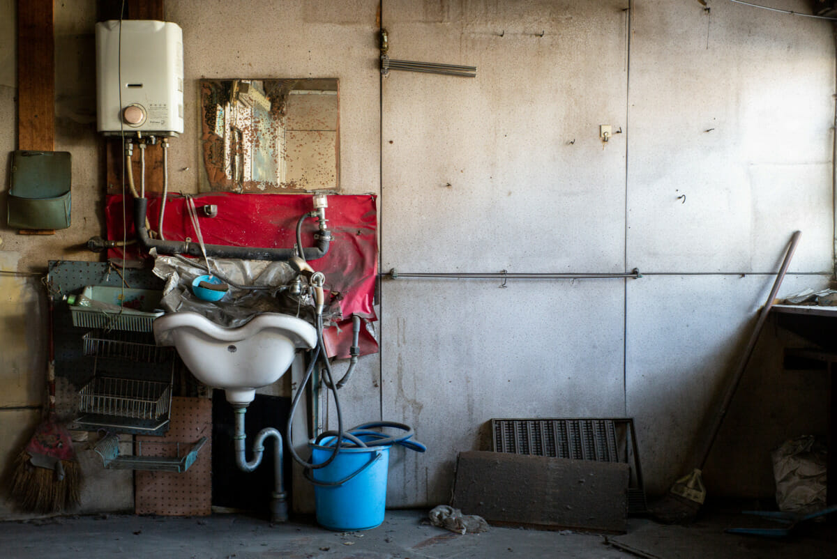 abandoned and crumbling old Tokyo hairdressers