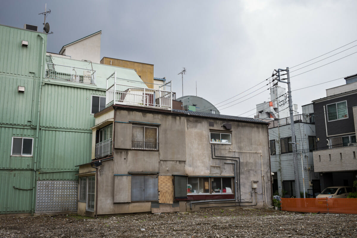 Tokyo empty plots and exposed buildings