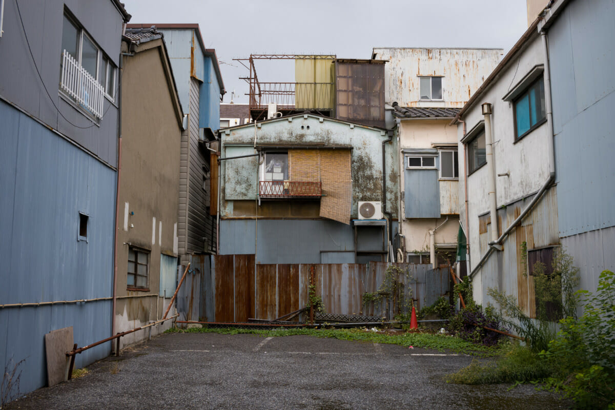 Tokyo empty plots and exposed buildings