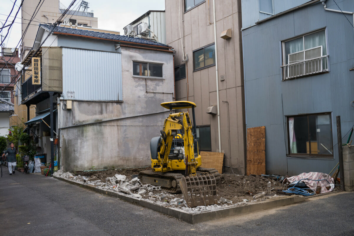 Tokyo empty plots and exposed buildings