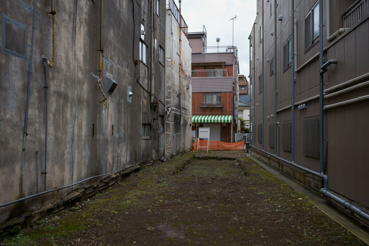 Tokyo empty plots and exposed buildings