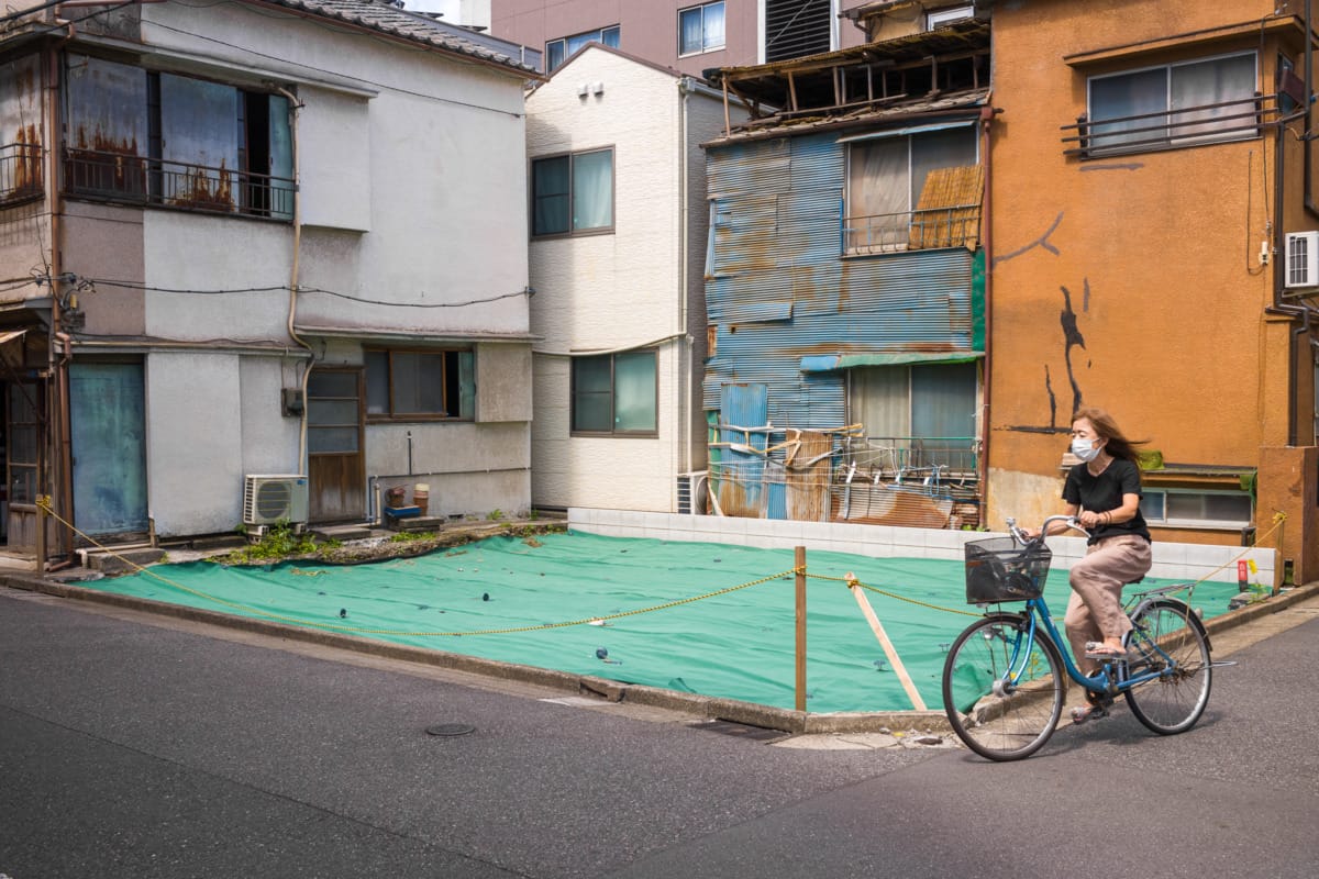 dilapidated old Tokyo tobacconist