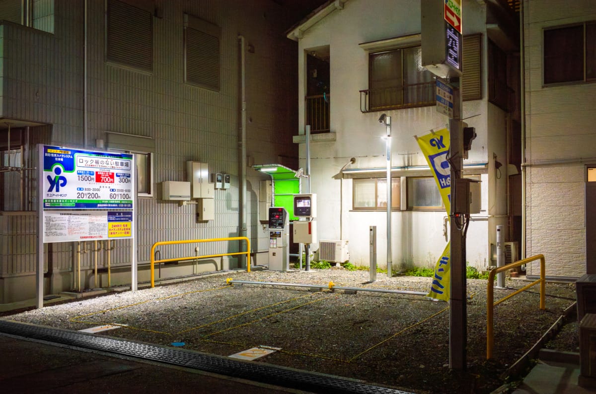 dilapidated old Tokyo tobacconist