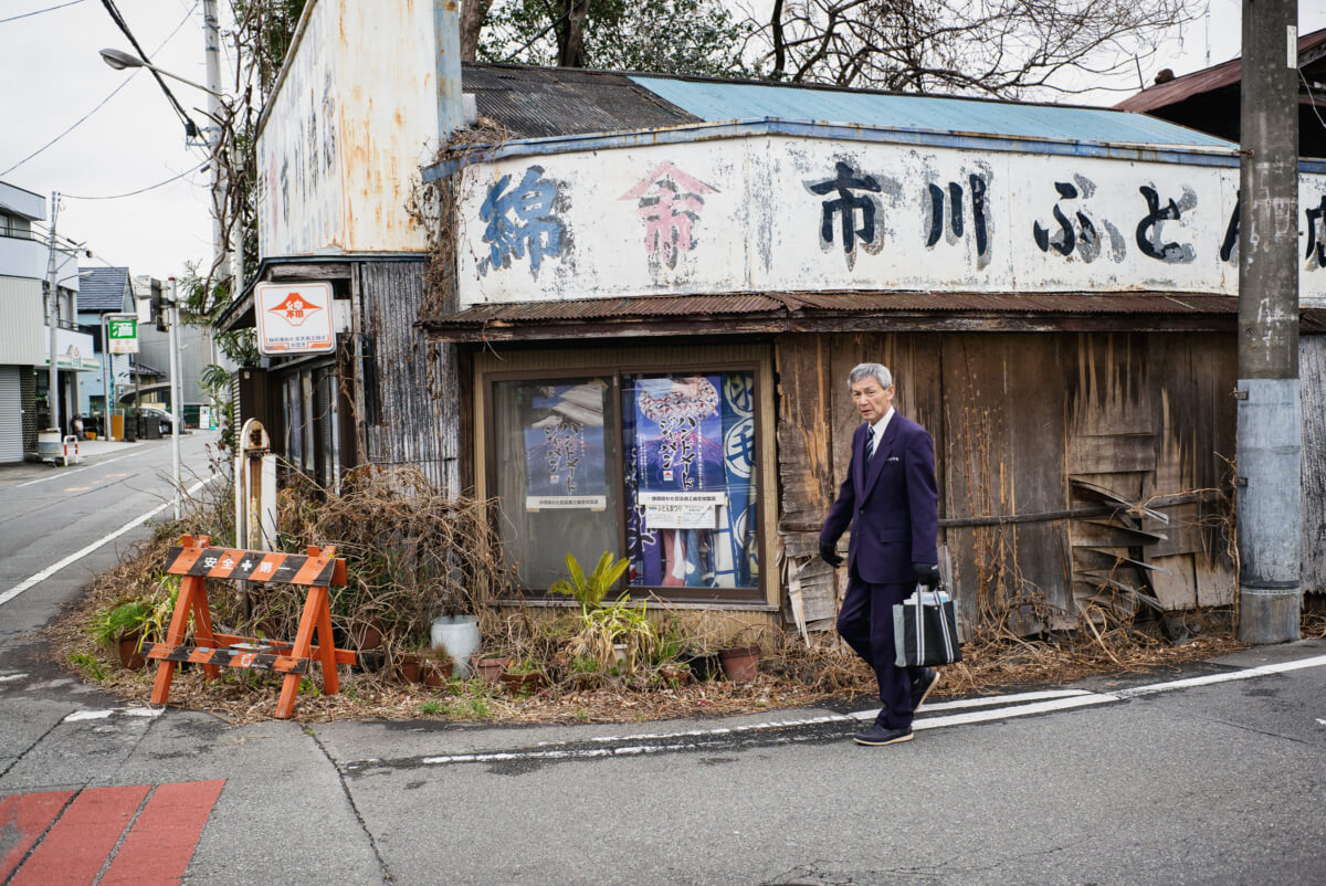 scenes from a faded Japanese city