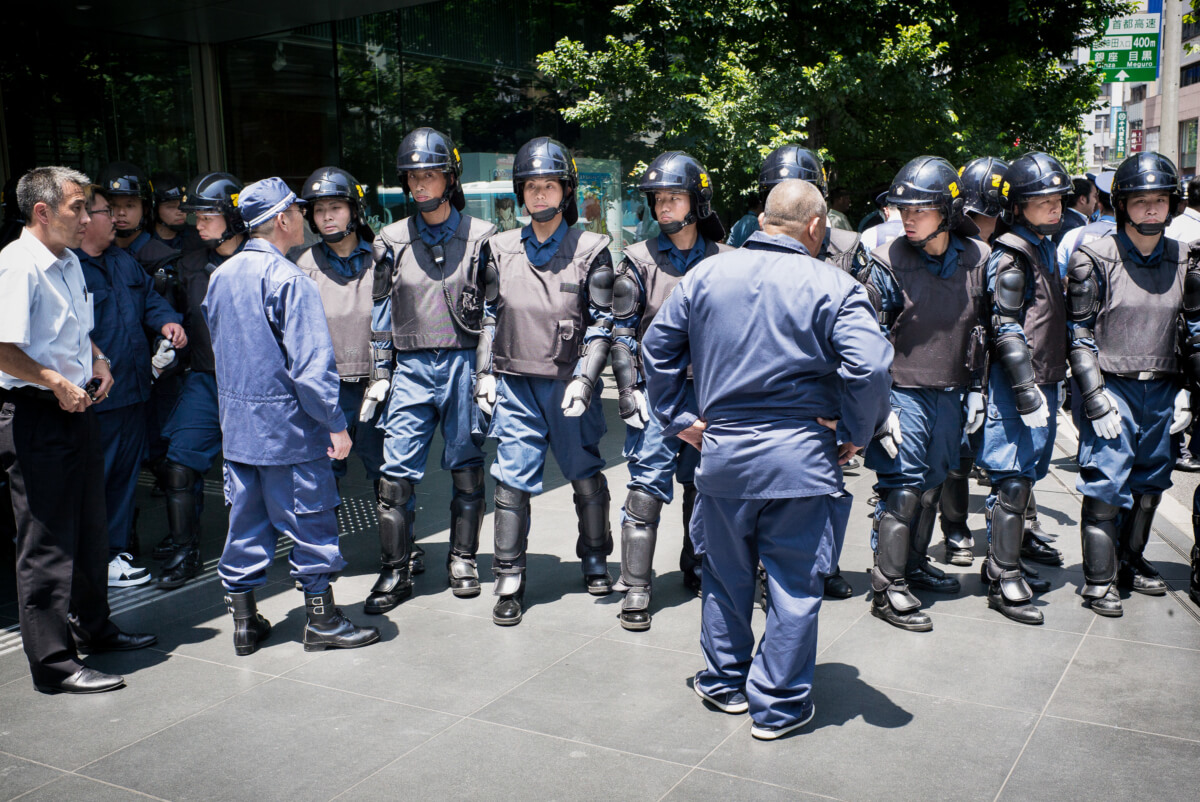 Japanese nationalists fighting the police