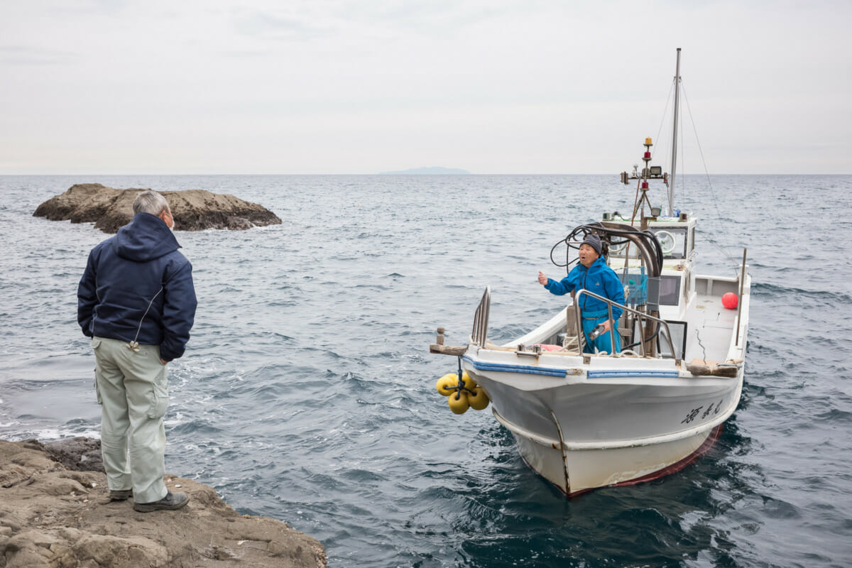 Japanese boat-based social distancing by the sea