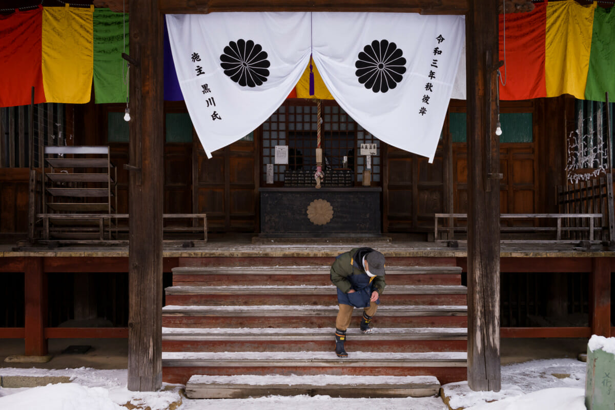 Japanese New Year tradition and toil