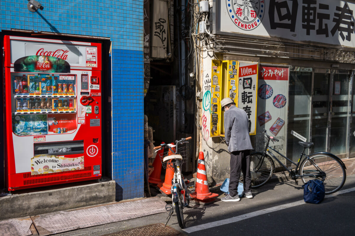 Tokyo vending machines in not so nice locations