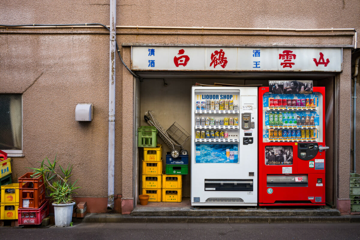 Tokyo vending machines in not so nice locations