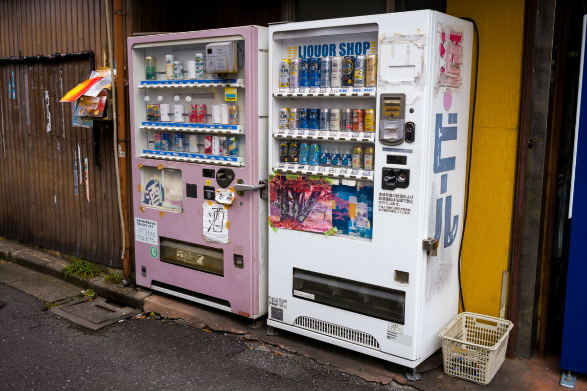 Tokyo vending machines in not so nice locations