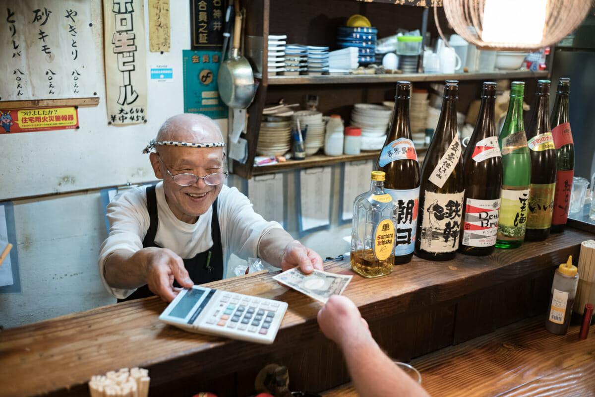 A lovely old Tokyo bar owner