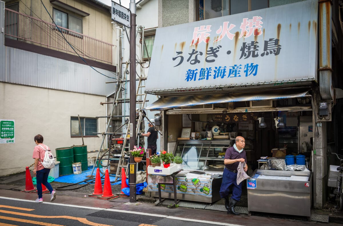More Tokyo citizens and their everyday surroundings