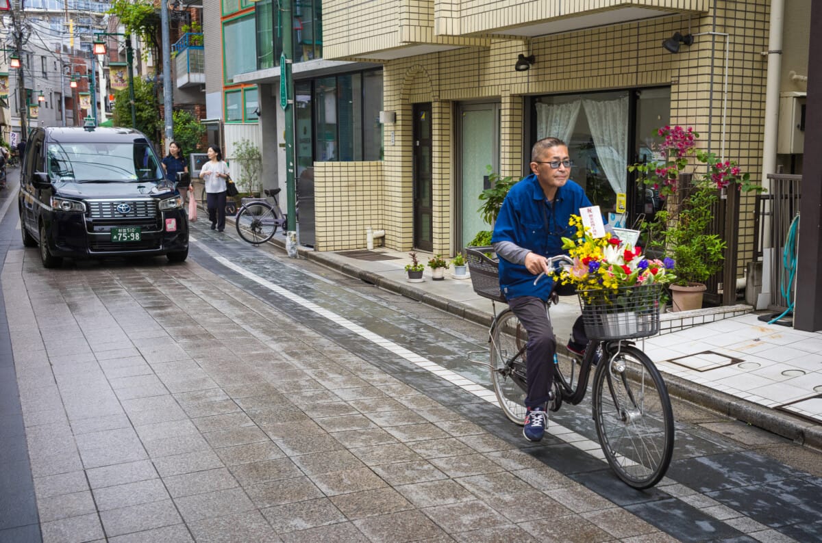 More Tokyo citizens and their everyday surroundings