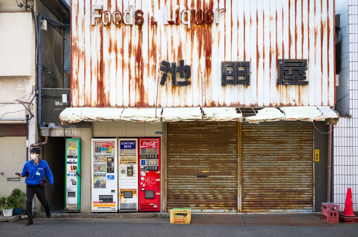 The life surrounding a long-closed Tokyo liquor store