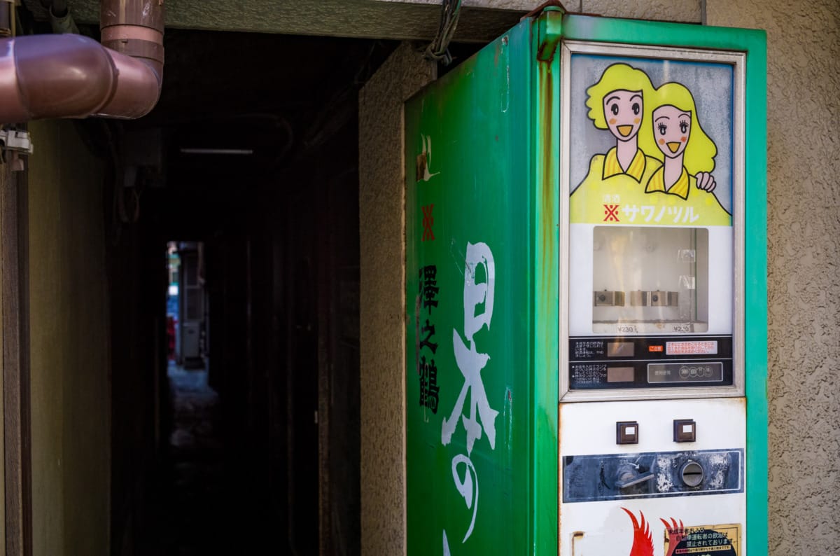 The life surrounding a long-closed Tokyo liquor store