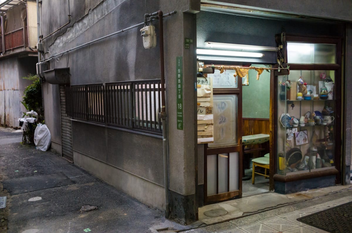 Japanese shops of the past still surviving in the present