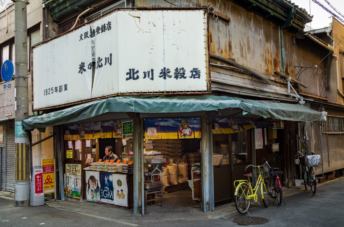 Japanese shops of the past still surviving in the present