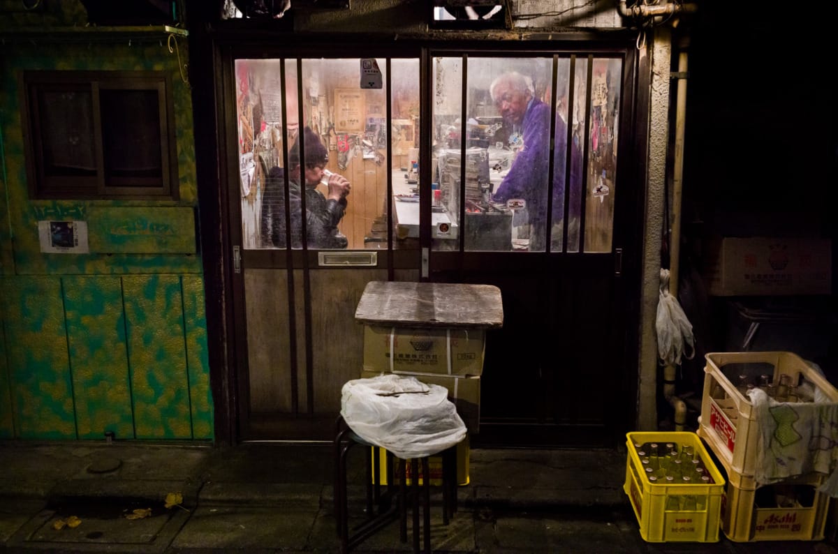 An old and grubby little Tokyo no bar like no other