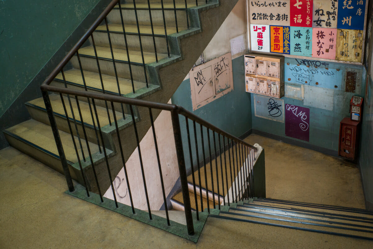 incredible old and crumbling Tokyo building